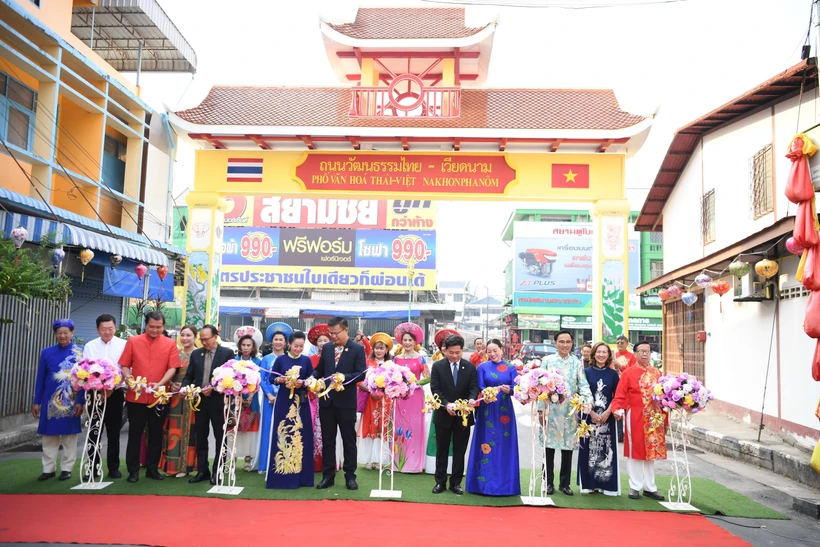 La cérémonie de lancement de la rue gastronomique culturelle thaïlandaise-vietnamienne. Photo: VNA