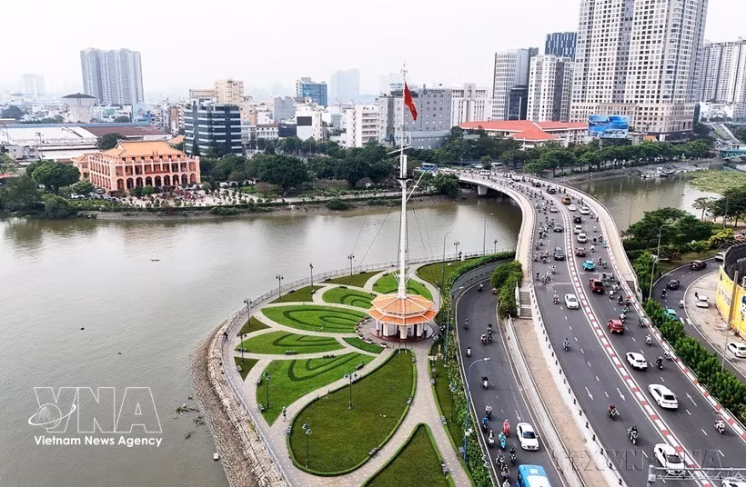 Hô Chi Minh-Ville accélère le développement de ses infrastructures techniques et sociales, avec plus de 100 projets. Photo: VNA