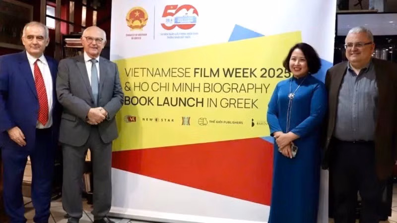 La Semaine du cinéma vietnamien 2025 a officiellement ouvert ses portes le 12 mai à Athènes, réunissant des responsables grecs, des diplomates étrangers, des habitants locaux et des Vietnamiens résidant à l'étranger. Photo: VNA