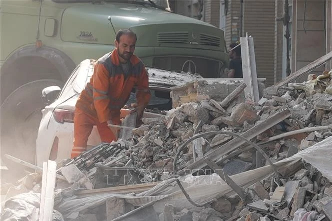 Bâtiments détruits après une frappe aérienne israélienne à Téhéran, en Iran, le 13 juin. Photo : Xinhua/VNA