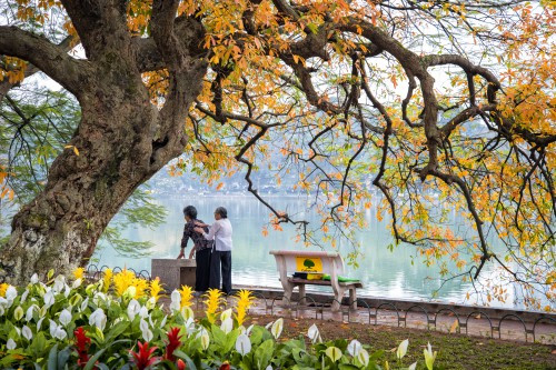 Le climat est très agréable, fraîche avec un vent léger. C’est idéal pour se balader tranquillement tout au long du lac de Hoan Kiem.