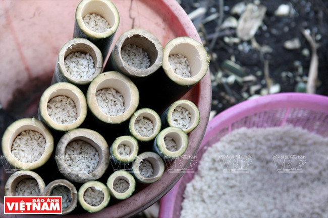 Le riz gluant ​près à la cuisson.