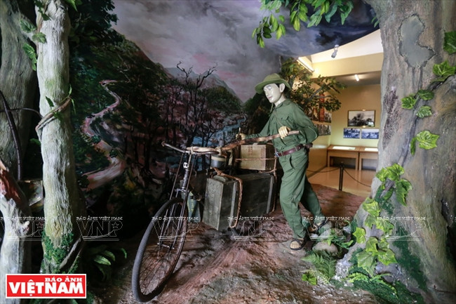 Restauration d’un véhicule des soldats de libération du Sud.