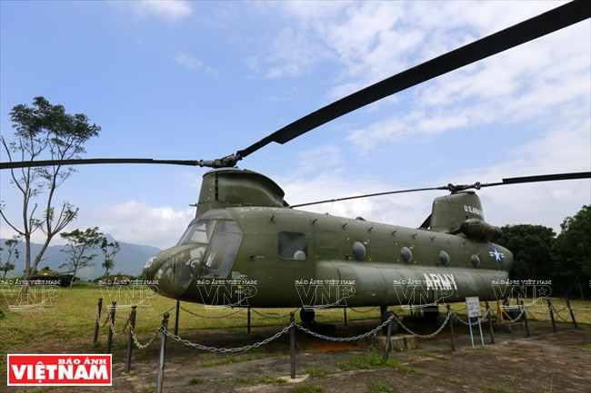 Un hélicoptère de transport de type CH-47 Chinook de l’armée américaine.