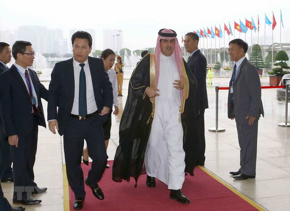 Des délégués étrangers.