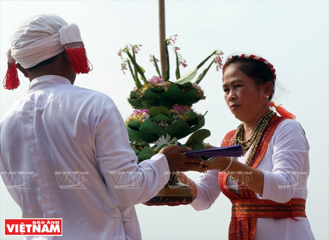 Le rite ​Thôn Hala inaugure la fête Rija Praung.