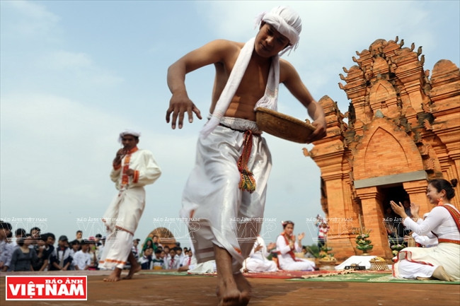 La joyeuse danse Pêche des Cham