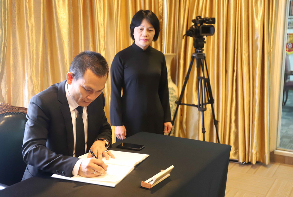 ...et du Cambodge sont également allés rendre un dernier hommage au président Tran Dai Quang