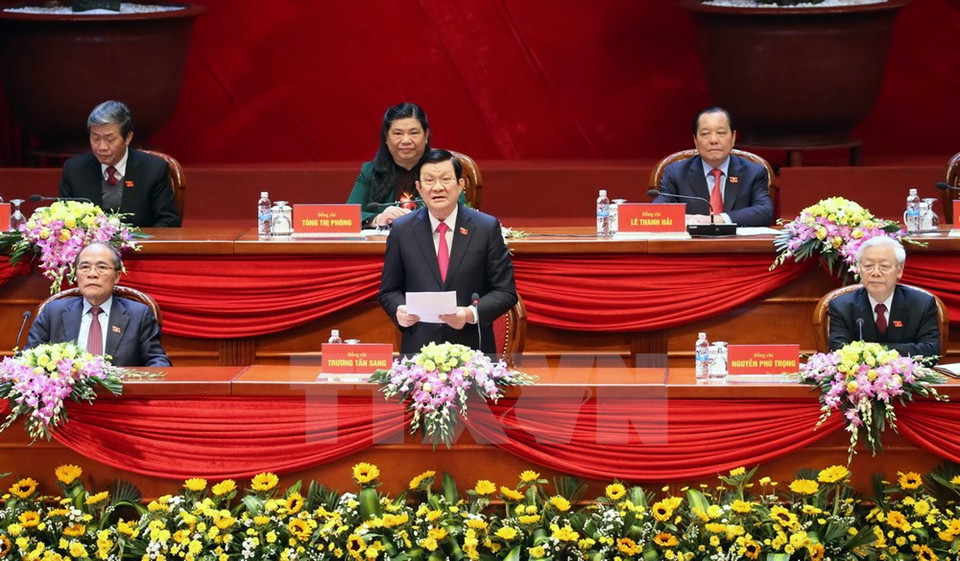 Au nom du présidium, M. Truong Tan Sang, membre du Bureau politique du 11e mandat et président du Vietnam, présidait la séance. 