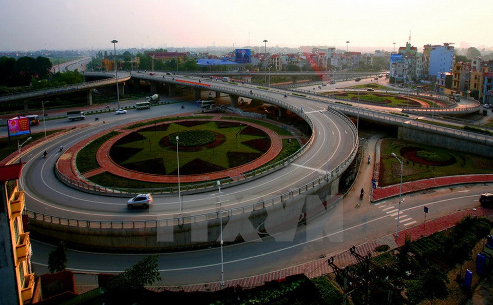 Une voie d'accès au pont de Vinh Tuy