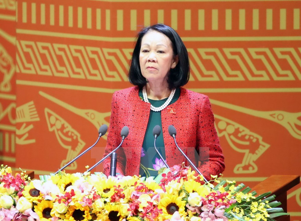 Mme Truong Thi Mai lit la liste supplémentaire des messages de félicitations des partis politiques, organisations et amis internationaux au Congrès.