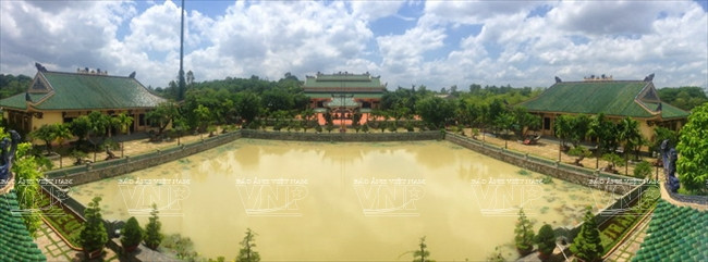 Vue générale du Temple de la Littérature Trân Biên