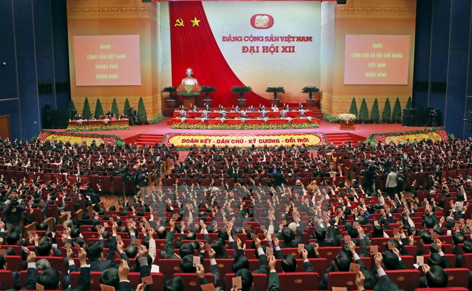 Les délégués adoptent la résolution du 12e Congrès du PCV.