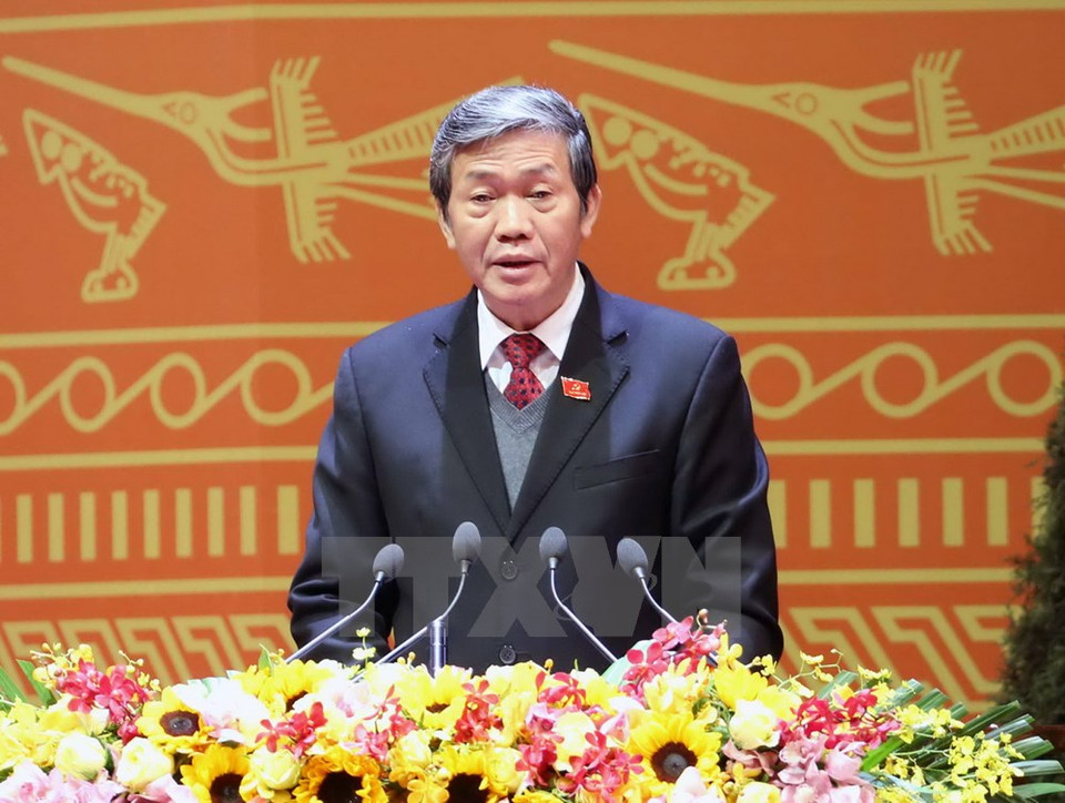 M. Dinh The Huynh annonce les résultats des élections du Bureau politique, du secrétariat, et de la Commission du contrôle du CC du PCV