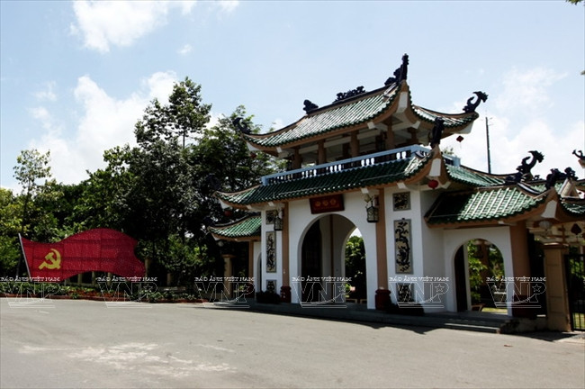 L’entrée du Temple de la Littérature Trân Biên