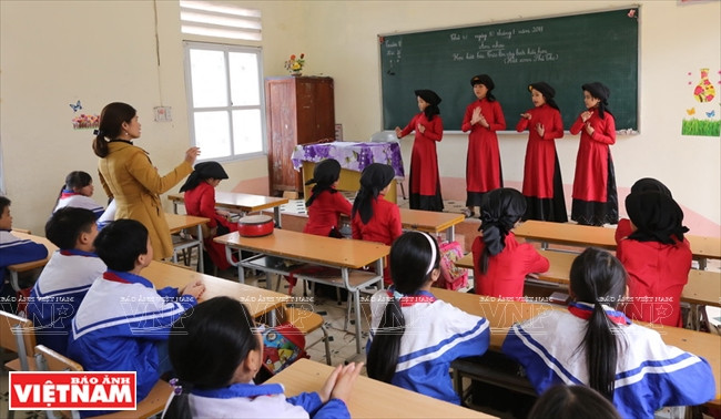 A l’école primaire Kim Duc, le Hat xoan est enseigné lors des cours de musique, mais aussi d’histoire et de géographie.