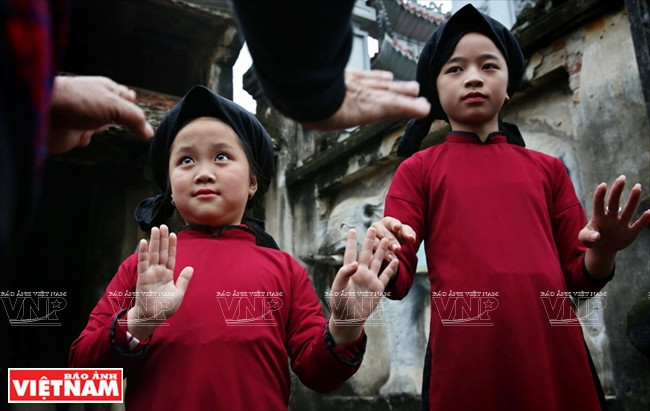Les danses du Hat xoan harmonisent musique, poème et rythmes.