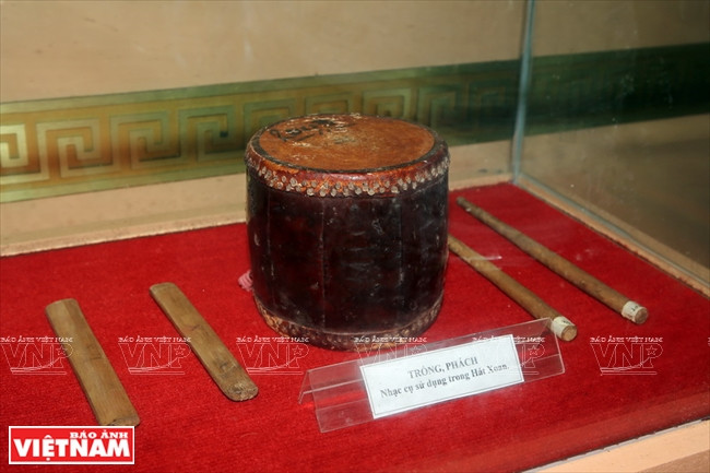 Les instruments de musique du Hat xoan se composent de trois claquettes en bambou et d’un tambourin.
