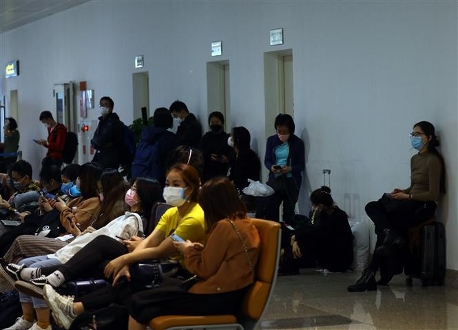 Des passagers venus des Etats-Unis, des pays d'Europe et d'ASEAN doivent être mis en quarantaine. Photo: VNA