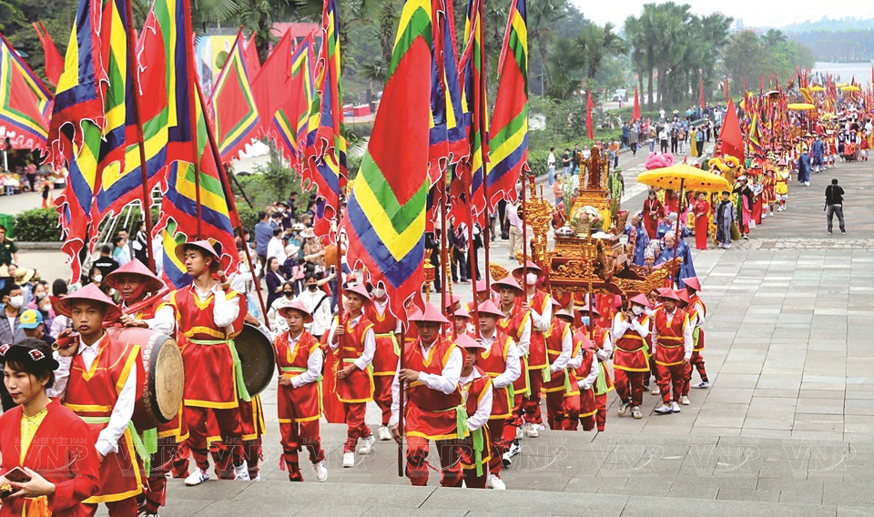 La Fête des temples des rois fondateurs Hung est organisée le 10e jour du 3e mois lunaire dans la province de Phu Tho, attirant un grand nombre de visiteurs. Photo: VNA