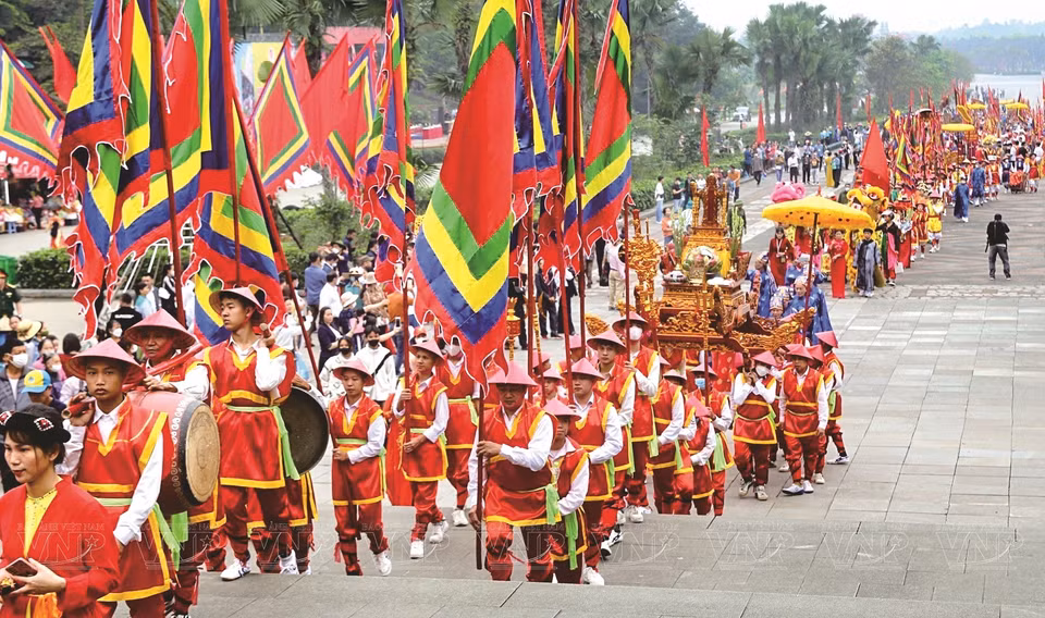 La Fête des temples des rois fondateurs Hung est organisée le 10e jour du 3e mois lunaire dans la province de Phu Tho, attirant un grand nombre de visiteurs. Photo: VNA