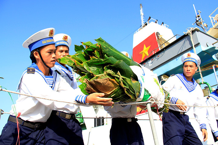 Cadeaux pour le Têt à Truong Sa. Photo: Trường Phong