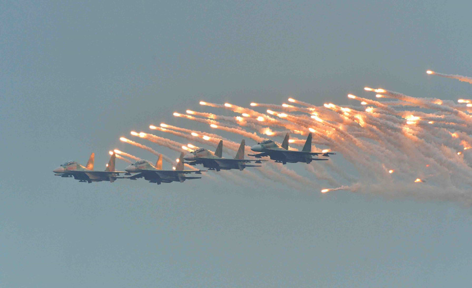 Environ 174 unités et entreprises de l'industrie de la défense et de la sécurité dotées des technologies avancées de 30 pays de tous les continents sont présentes au salon de trois jours. Photo: VNA