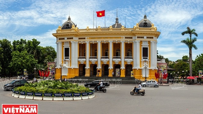 Sis au 1, rue Tràng Tiên dans le district de Hoàn Kiêm, l'Opéra de Hanoi est l'un des monuments emblématiques de la capitale. Photo: VNA