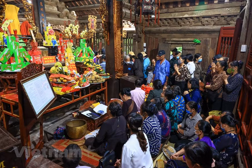 Le festival du printemps de la pagode Keo, qui débute chaque année le 4e jour du premier mois lunaire, est l’un des plus grands festivals du printemps au Vietnam. Durant trois jours, le festival comporte de nombreux rituels et coutumes religieux et traditionnels, attirant chaque année des milliers de moines, de nonnes, de fidèles et de visiteurs bouddhistes. Le festival du printemps de la pagode Keo comprend également de nombreux sports et activités traditionnels et culturels étroitement associés à la vie des agriculteurs résidant dans le delta du fleuve Rouge. Grâce à de tels rituels, les villageois priaient pour la bénédiction du dieu afin de préserver et de protéger les récoltes exceptionnelles et de mener une vie paisible et prospère. Photo: VietnamPlus