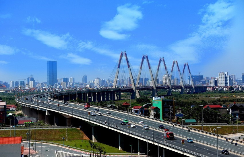 Le pont Nhât Tân, symbole de l’amitié entre le Vietnam et le Japon. Photo: VNA