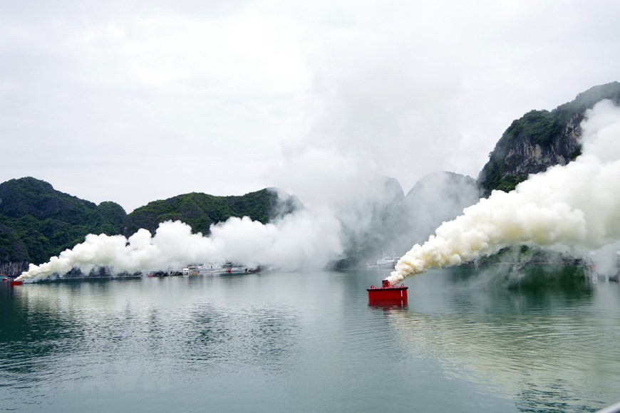Formation aux armes chimiques en mer. Photo: VNA