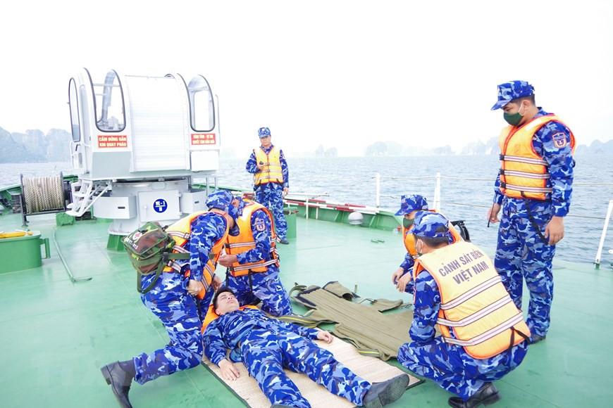 Formation aux premiers secours en mer. Photo: VNA