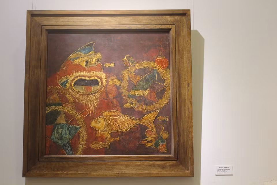  L'art de la laque poncée, créé sur fond de couleurs subtiles utilisées avec maestria, constitue un espace conventionnel, d'une brillance pénétrante, vivace, puissante et contrastée, pouvant être aussi réaliste que symbolique. La laque poncée est réellement devenue un patrimoine inestimable de la peinture moderne du Vietnam. Plusieurs tableaux laqués ont été réalisés par des précurseurs bien connus tels que Nguyên Gia Tri, Nguyên Sang, Nguyên Tu Nghiêm, Trân Van Cân, Phan Kê An, Nguyên Van Ty, Nguyên Phan Chanh... ainsi que de célèbres tableaux, dont "La Petite Thuy" de Trân Van Cân, "Paysages du Nord" de Lê Pho, "Souvenir d’un après-midi au Nord-Ouest" de Phan Kê An... Photo : Vietnamplus 