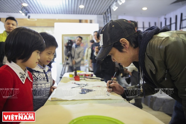 Les peintres ont créé des œuvres sur place et les ont offertes à des visiteurs.
