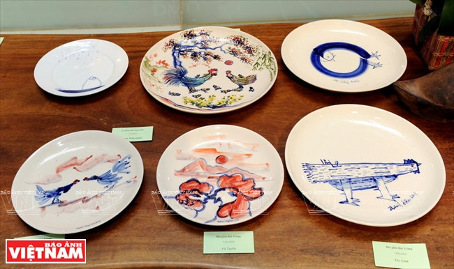 Des œuvres sur des céramiques de Bat Trang et Huong Canh réalisées par des peintres du groupe G39.