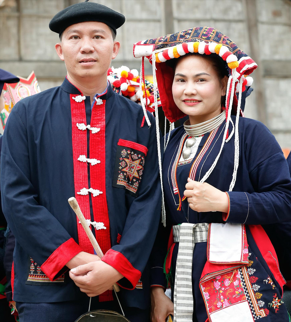 Les costumes traditionnels sont l'une des beautés des "Dao quân chet".