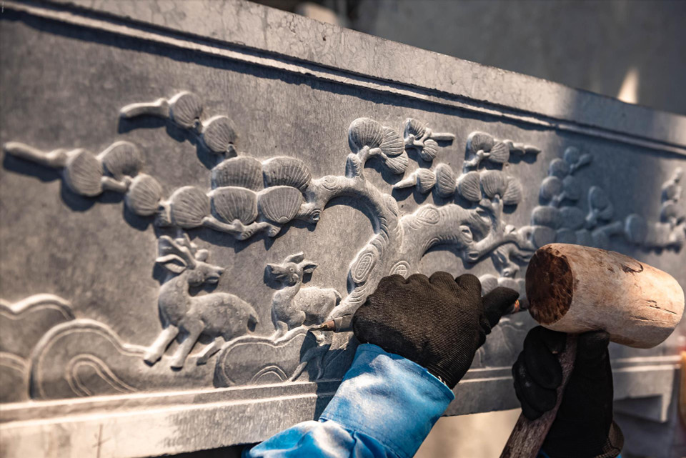 Sculpture sur pierre. 