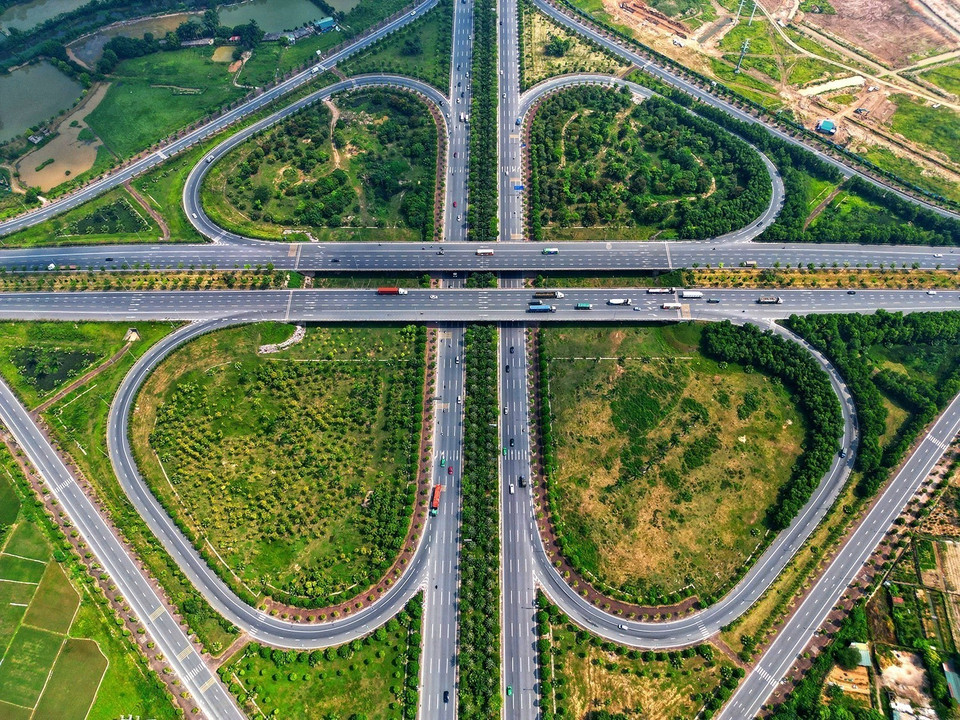 L'augmentation de l'espace vert et la plantation des bonsaïs sur les voies de circulation contribuent à réduire la poussière et améliorent la beauté urbaine.