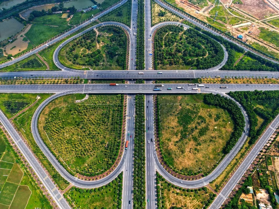 L'augmentation de l'espace vert et la plantation des bonsaïs sur les voies de circulation contribuent à réduire la poussière et améliorent la beauté urbaine.
