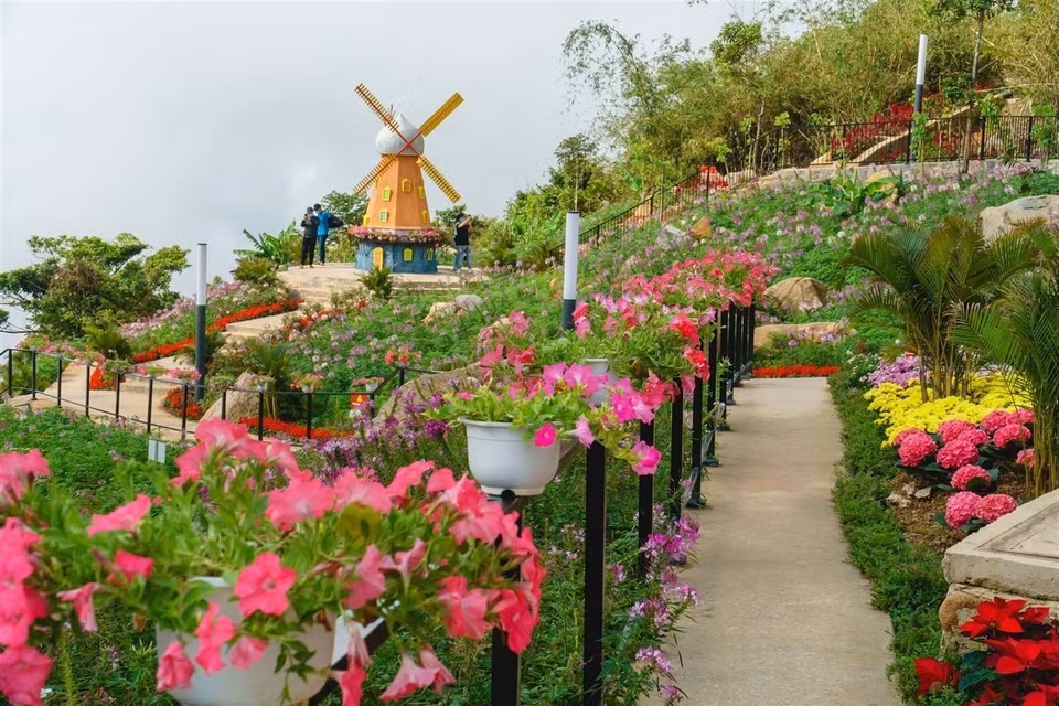 Au sommet du mont de Ba Den.