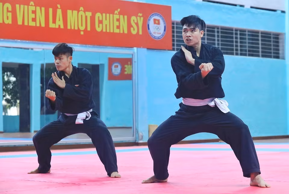 Deux membres de l'équipe du Pencak Silat. 