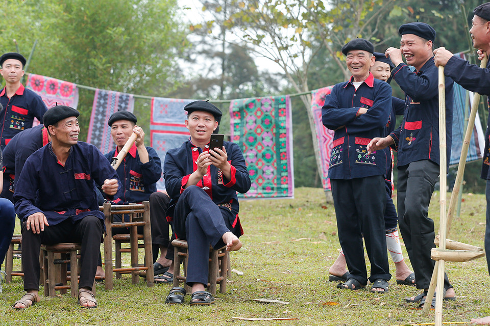 Le costume est un élément important de la préservation et de la promotion des valeurs culturelles des "Dao quân chet", préservées de génération en génération.