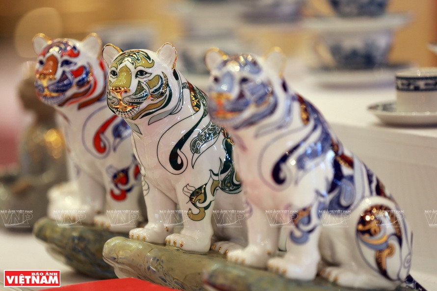 Un ensemble de tigres "Khat vong" (Aspiration)