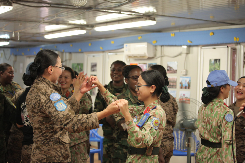 Des femmes de l'Hôpital de campagne de niveau 2 n° 3 participent à un événement à l'occasion de la Journée internationale des droits des femmes, le 8 mars. Photo: Hôpital de campagne de niveau 2 n° 3