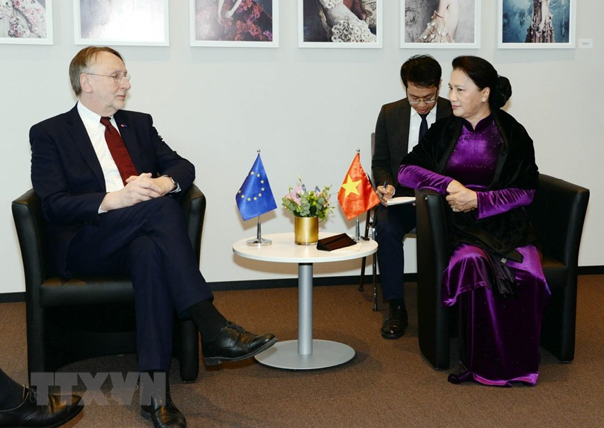 La présidente de l’AN du Vietnam Nguyên Thi Kim Ngân a rencontré le 3 avril le président de la commission du commerce international du Parlement européen, Bernd Lange, à Bruxelles (Belgique). 