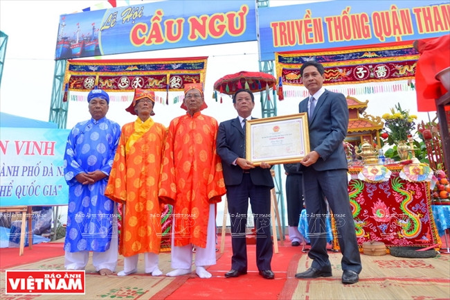 La cérémonie cau ngu (la cérémonie d’accueil du seigneur Baleine (Nghinh Ông) des pêcheurs de l’arrondissement de Thanh Khe à Da Nang est reconnue comme un patrimoine national.