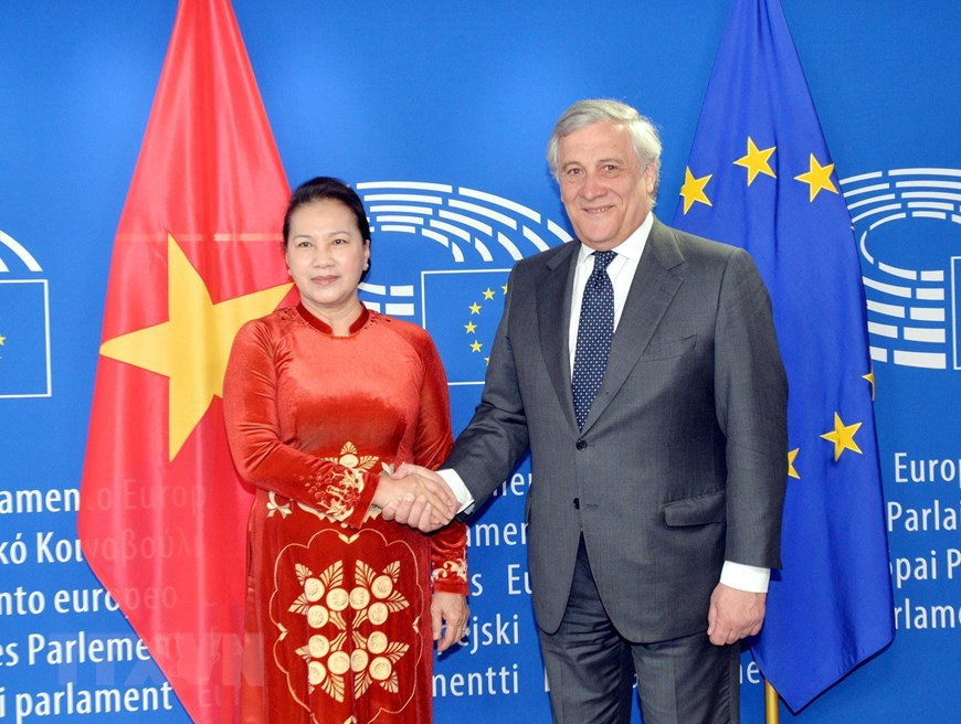 La présidente de l’Assemblée nationale, Nguyen Thi Kim Ngan, a eu le 4 avril à Bruxelles un entretien avec le président du Parlement européen, Antonio Tajani.