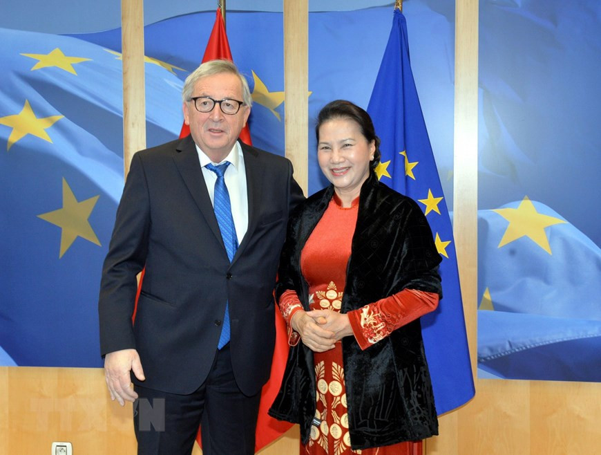 La présidente de l’Assemblée nationale vietnamienne, Nguyen Thi Kim Ngan, a eu le 4 avril à Bruxelles une entrevue avec le président de la Commission européenne, Jean-Claude Juncker. 