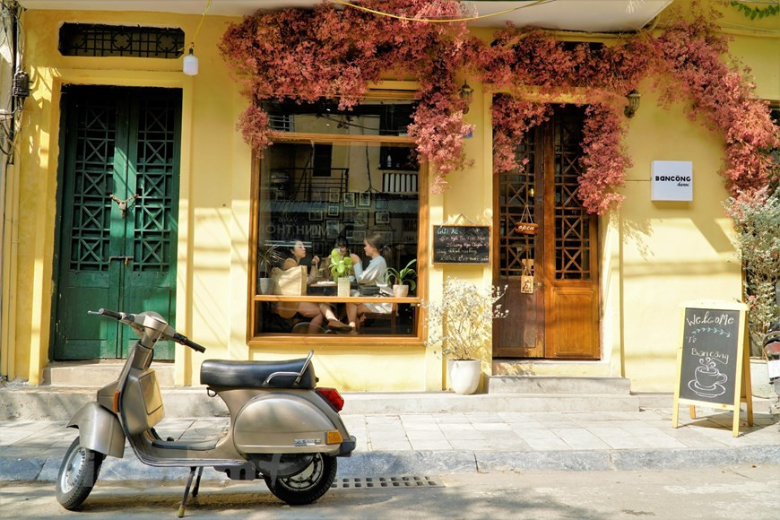Un café de la rue Dinh Liet. Photo : Minh Hieu/Vietnam+