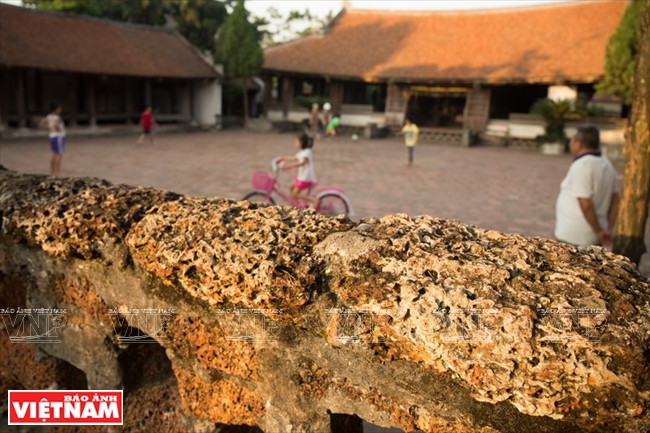 La plupart des bâtisses anciennes de Duong Lâm ont été construite avec des roches en latérite.